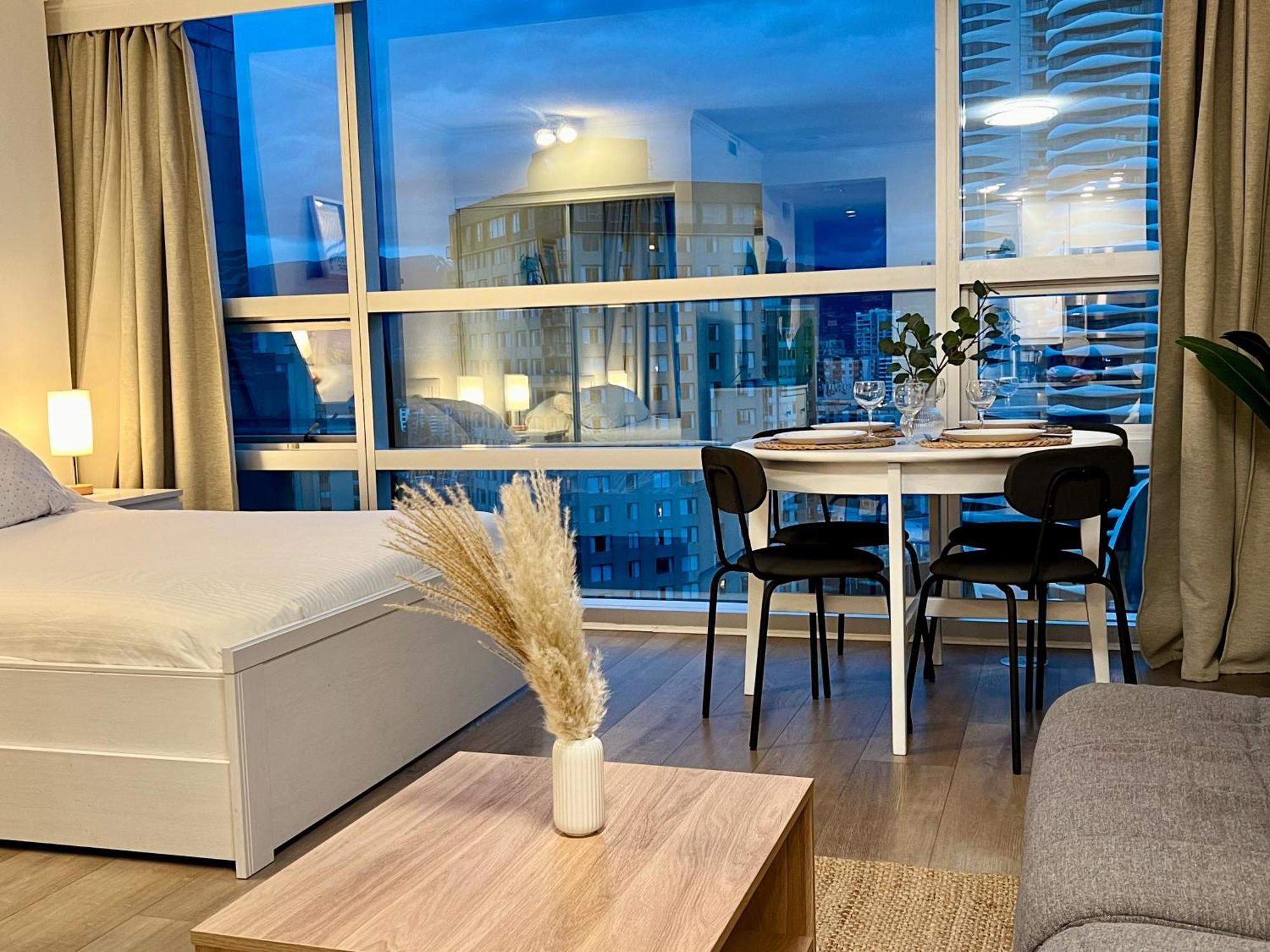 Апартаменти Stunning Skyline Views In A Cozy And Stylish Abode Ванкувер Екстер'єр фото